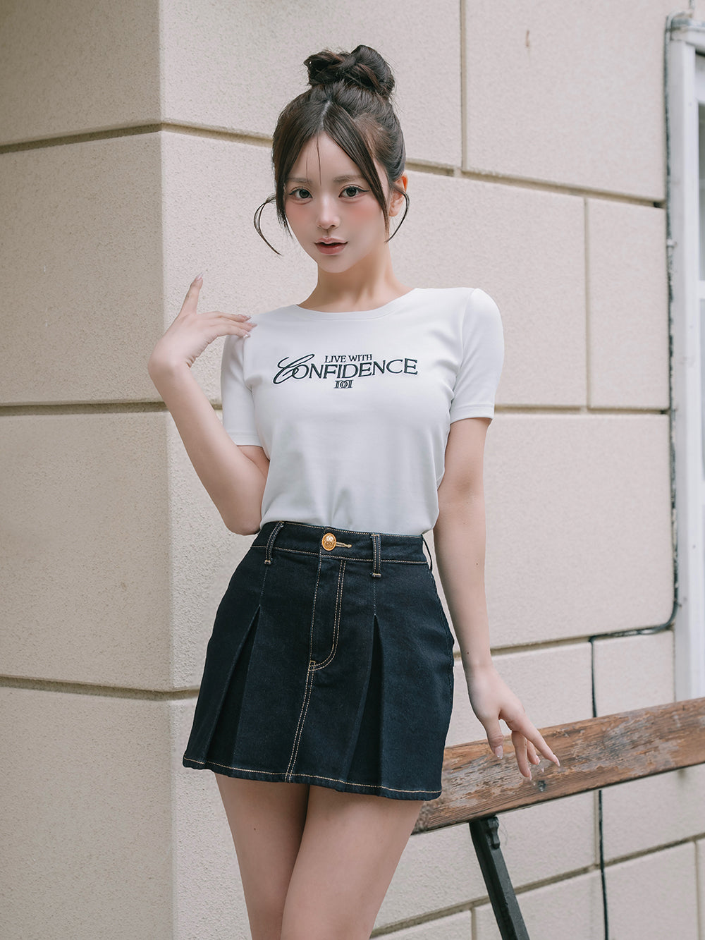 LIVE WITH CONFIDENCE Tシャツ