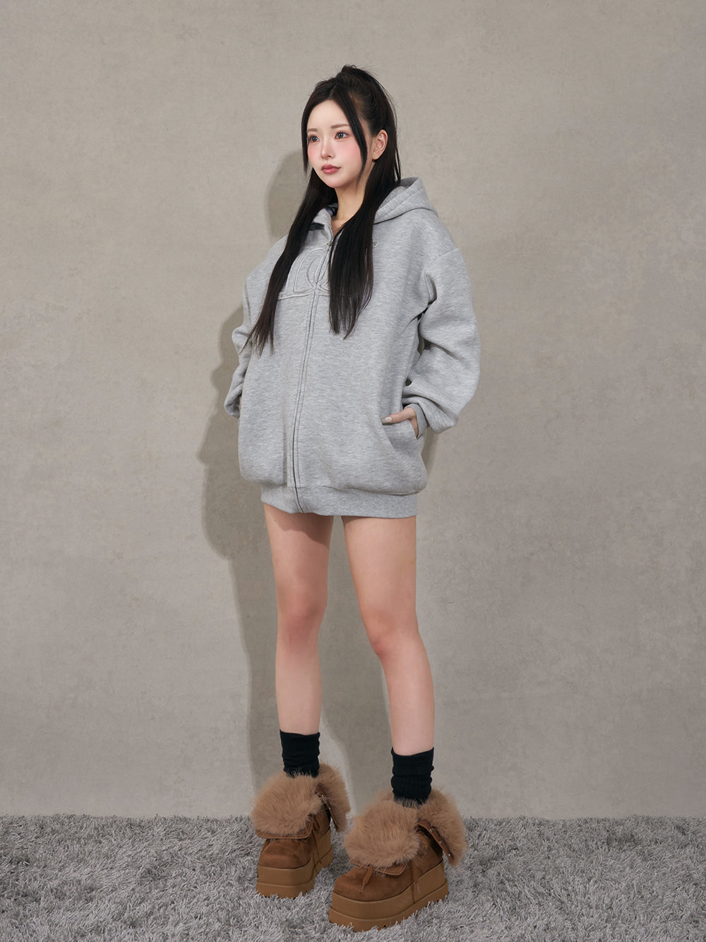 モデル：158cm（着用サイズ：FREE　着用カラー：GRY）