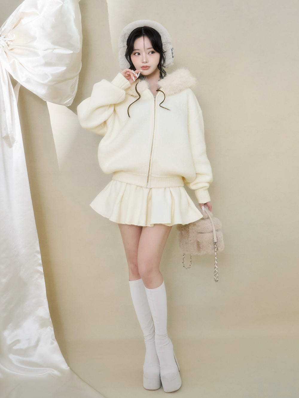 モデル：158cm（着用サイズ：FREE　着用カラー：IVO）