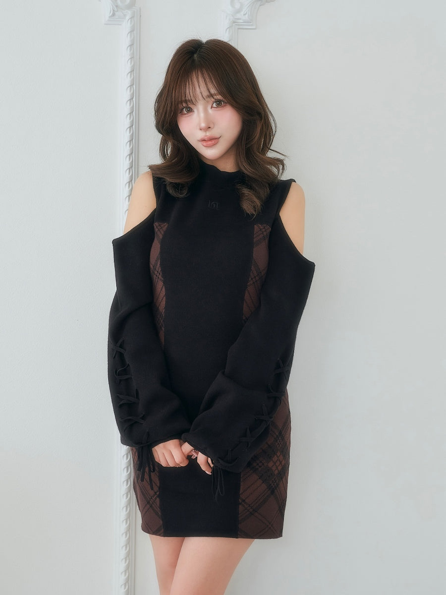 モデル：158cm（着用サイズ：FREE　着用カラー：BLK）