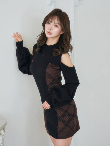 モデル：158cm（着用サイズ：FREE　着用カラー：BLK）