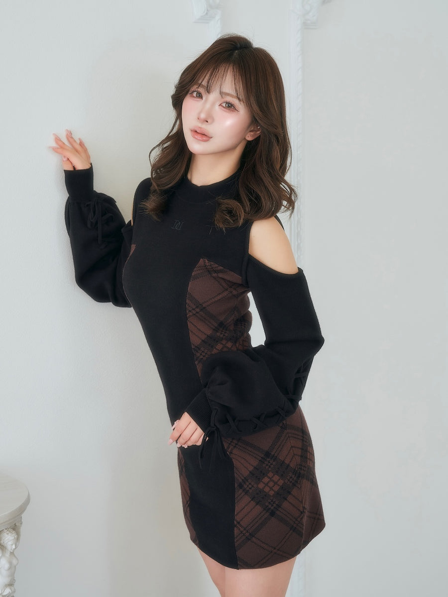 モデル：158cm（着用サイズ：FREE　着用カラー：BLK）
