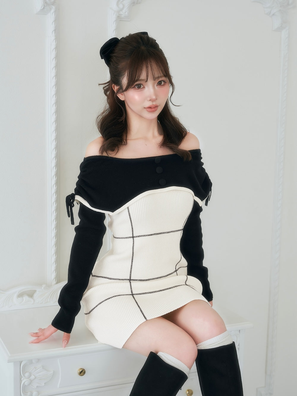 オフショルレースアップリボンニットミニワンピース