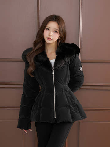 モデル：158cm（着用サイズ：S　着用カラー：BLK）