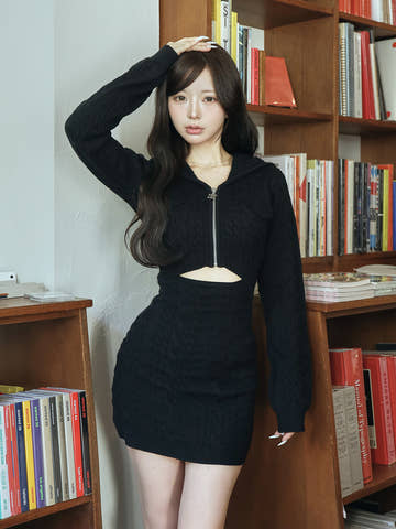 モデル：158cm（着用サイズ：FREE　着用カラー：BLK）