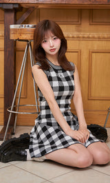 モデル：158cm（着用サイズ：FREE　着用カラー：BLK）