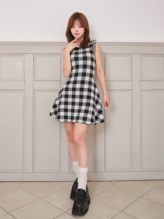 モデル：158cm（着用サイズ：FREE　着用カラー：BLK）