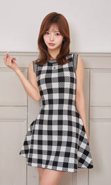 モデル：158cm（着用サイズ：FREE　着用カラー：BLK）