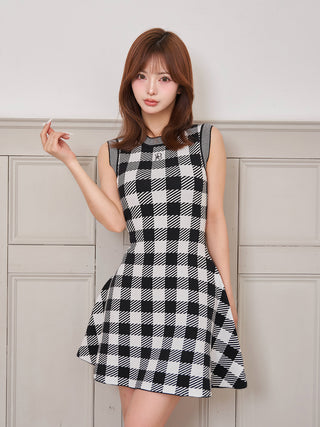 モデル：158cm（着用サイズ：FREE　着用カラー：BLK）