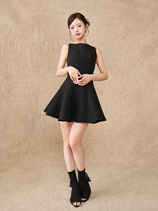 モデル：158cm（着用サイズ：FREE　着用カラー：BLK）