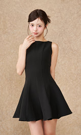 モデル：158cm（着用サイズ：FREE　着用カラー：BLK）