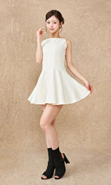 モデル：158cm（着用サイズ：FREE　着用カラー：WHT）