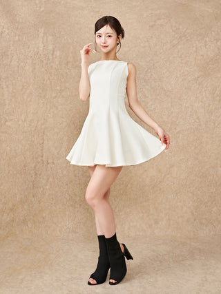 モデル：158cm（着用サイズ：FREE　着用カラー：WHT）