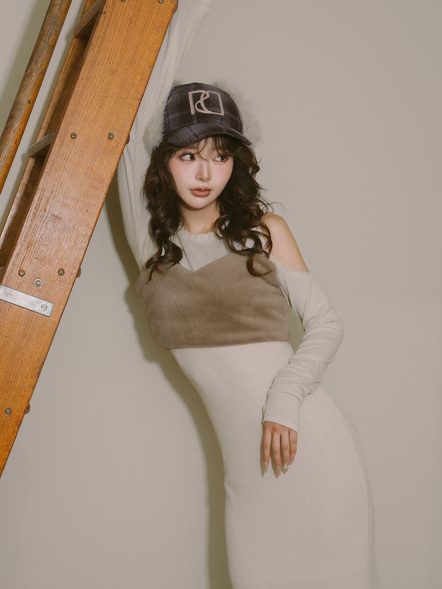 モデル：158cm（着用サイズ：FREE　着用カラー：IVO）