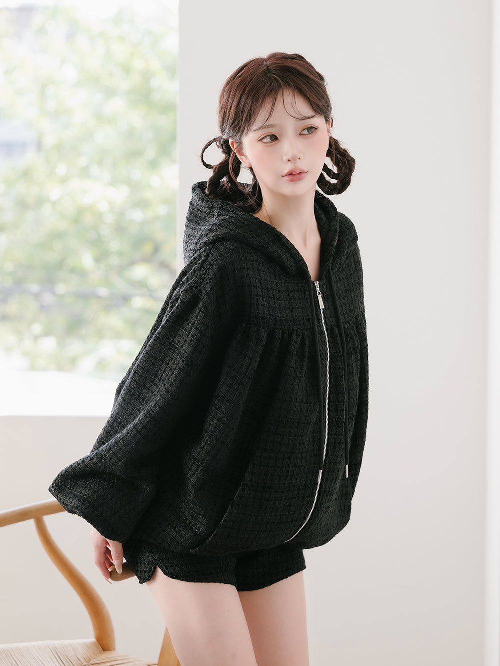 モデル：158cm（着用サイズ：FREE　着用カラー：BLK）