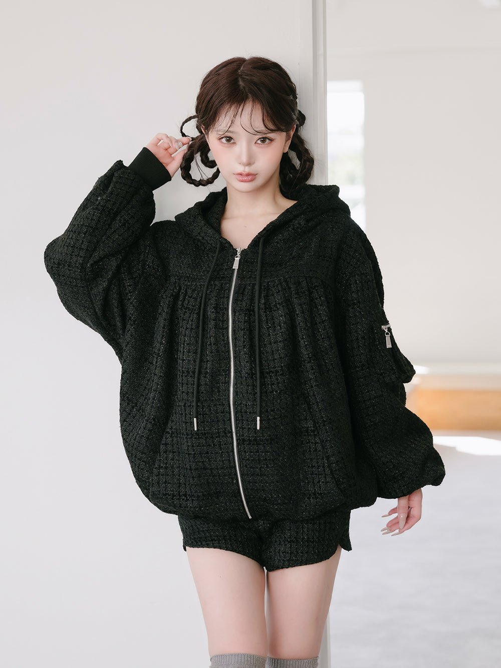 モデル：158cm（着用サイズ：FREE　着用カラー：BLK）