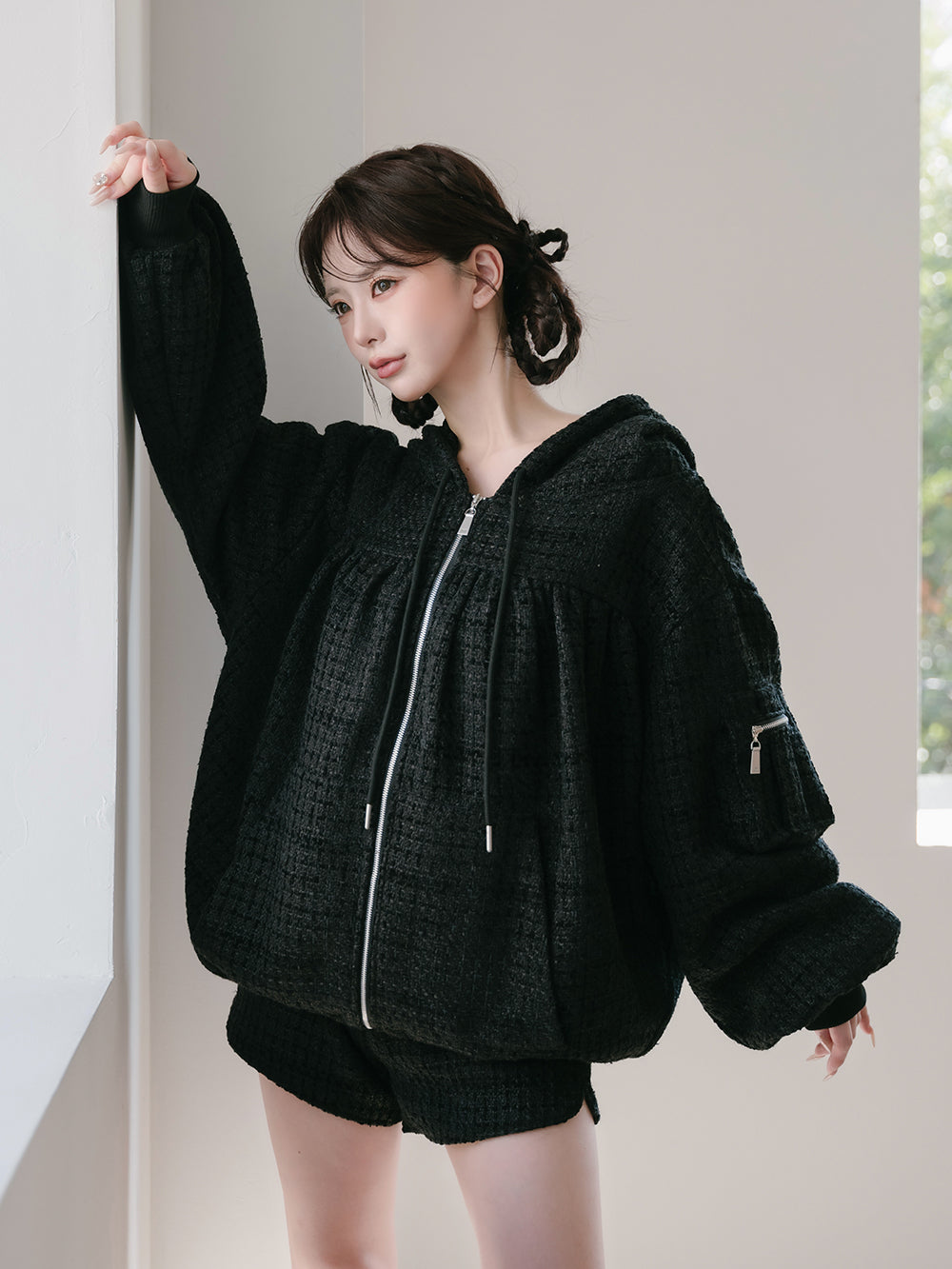 モデル：158cm（着用サイズ：FREE　着用カラー：BLK）