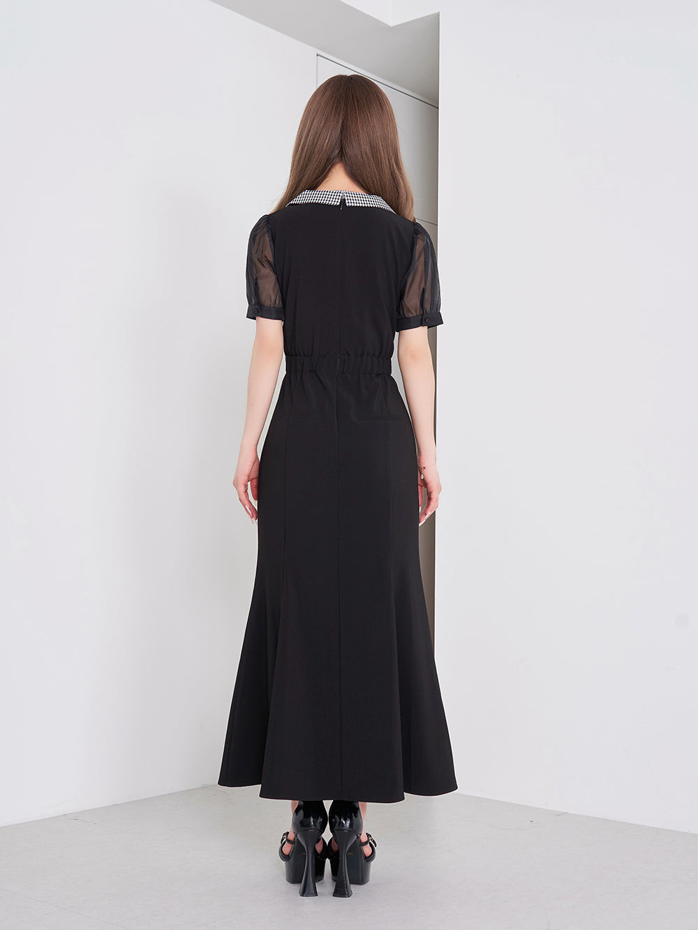 モデル：158cm（着用サイズ：FREE　着用カラー：BLK）