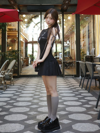 モデル：158cm（着用サイズ：FREE　着用カラー：BLK）