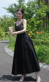 モデル：158cm（着用サイズ：FREE　着用カラー：BLK）