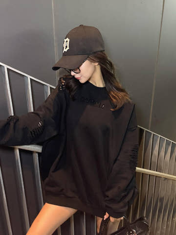 モデル：158cm（着用サイズ：FREE　着用カラー：BLK）