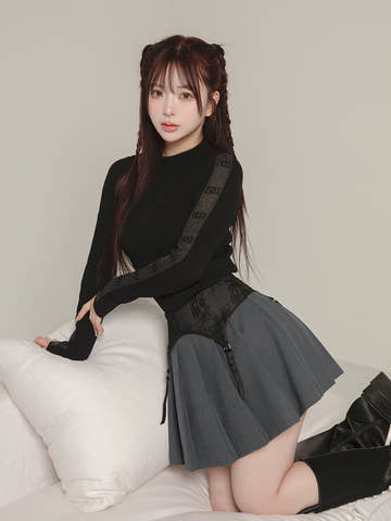 モデル：158cm（着用サイズ：FREE　着用カラー：BLK）