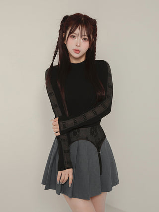モデル：158cm（着用サイズ：FREE　着用カラー：BLK）