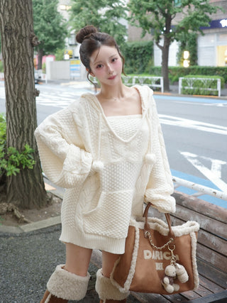 モデル：158cm（着用サイズ：FREE　着用カラー：IVO）