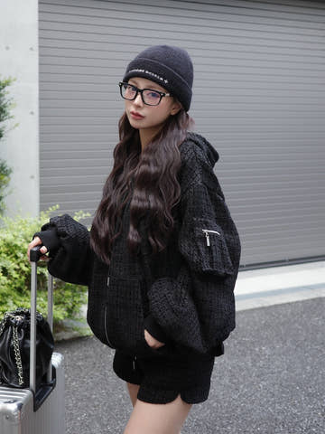 モデル：158cm（着用サイズ：FREE　着用カラー：BLK）