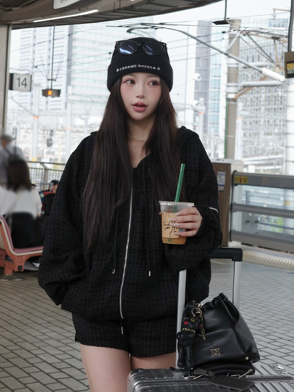 モデル：158cm（着用サイズ：FREE　着用カラー：BLK）