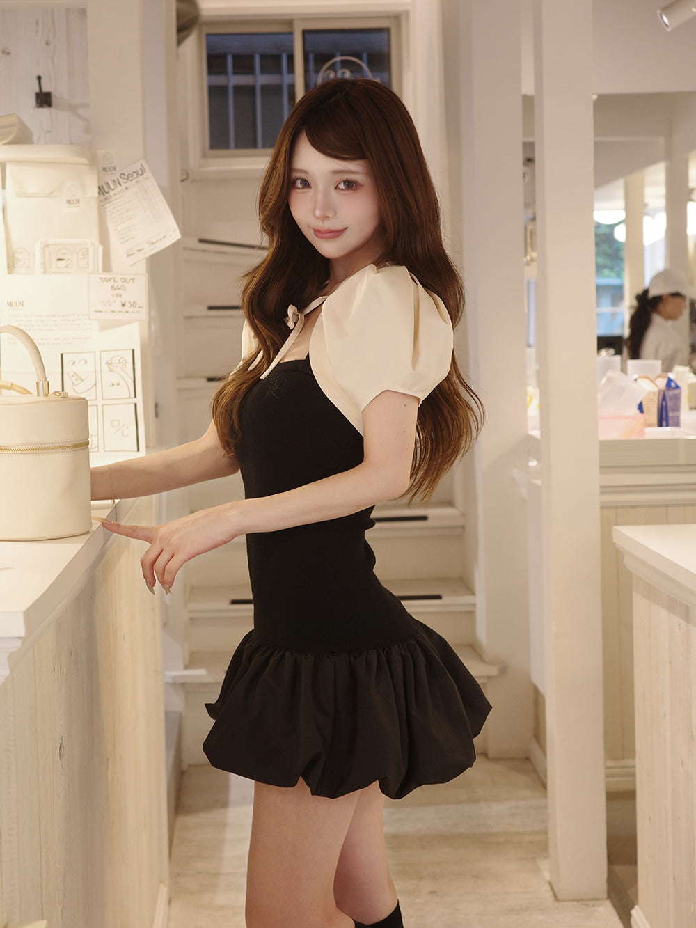 モデル：158cm（着用サイズ：FREE　着用カラー：BLK）