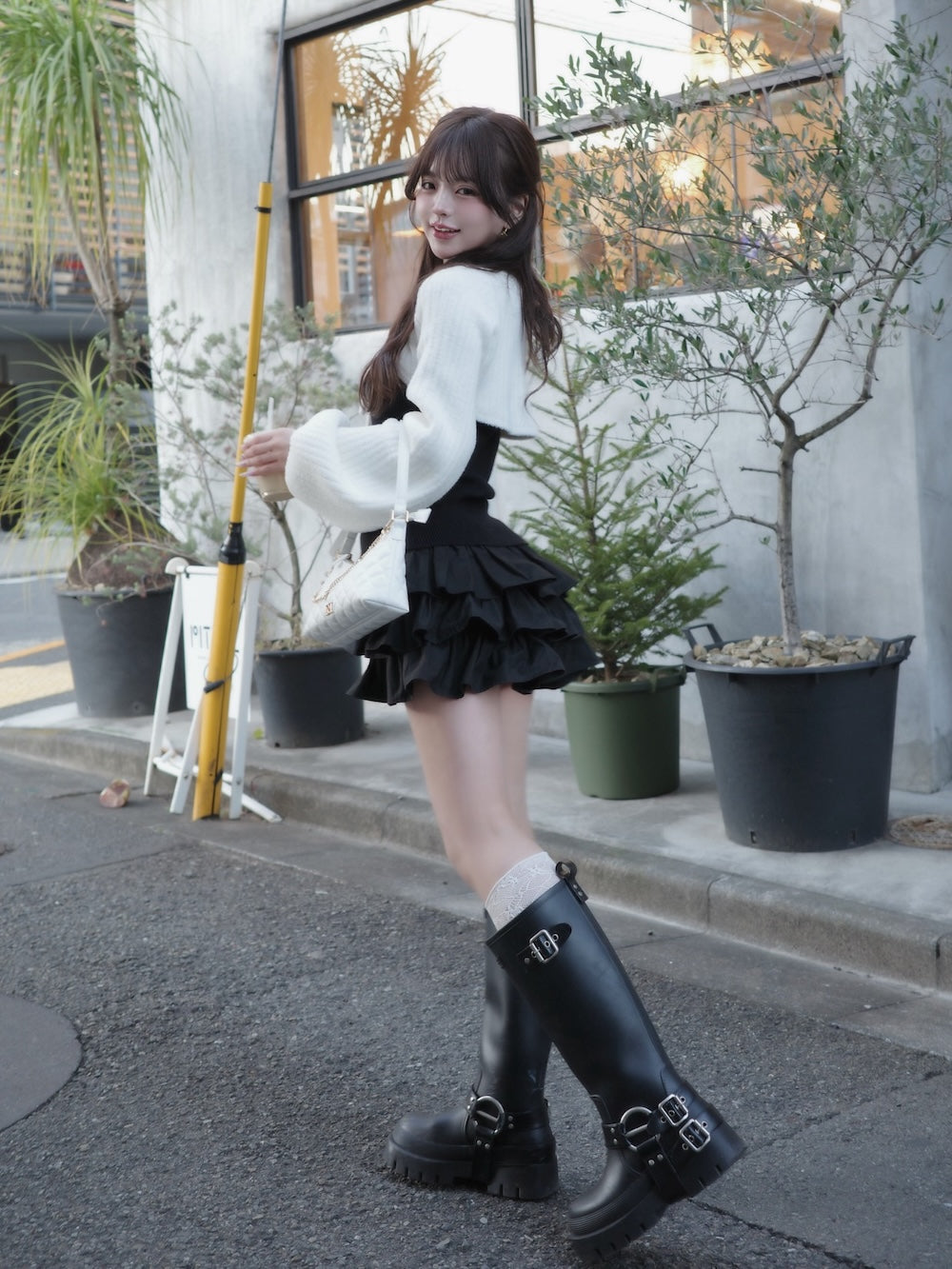 モデル：158cm（着用サイズ：FREE　着用カラー：BLK）