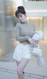 モデル：158cm（着用サイズ：S　着用カラー：IVO）