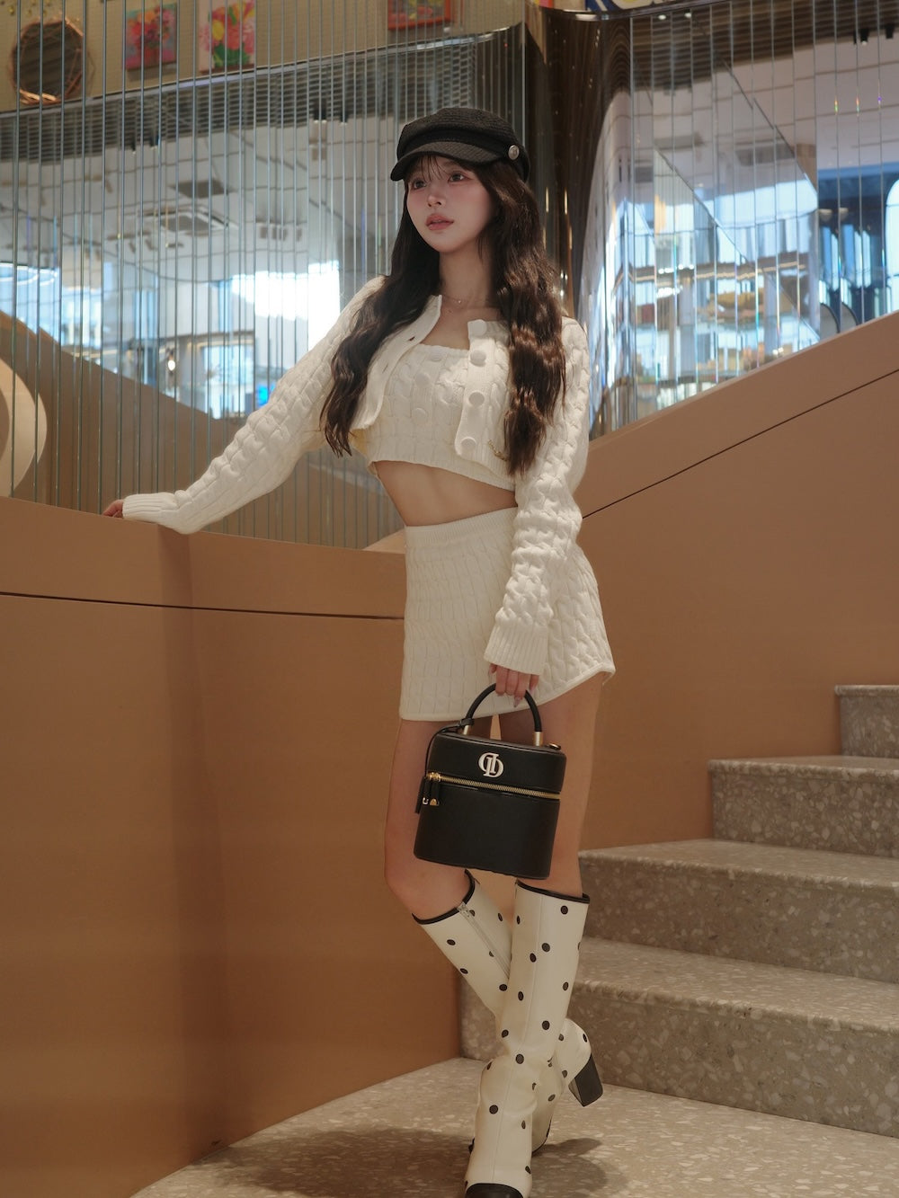 モデル：158cm（着用サイズ：FREE　着用カラー：IVO）