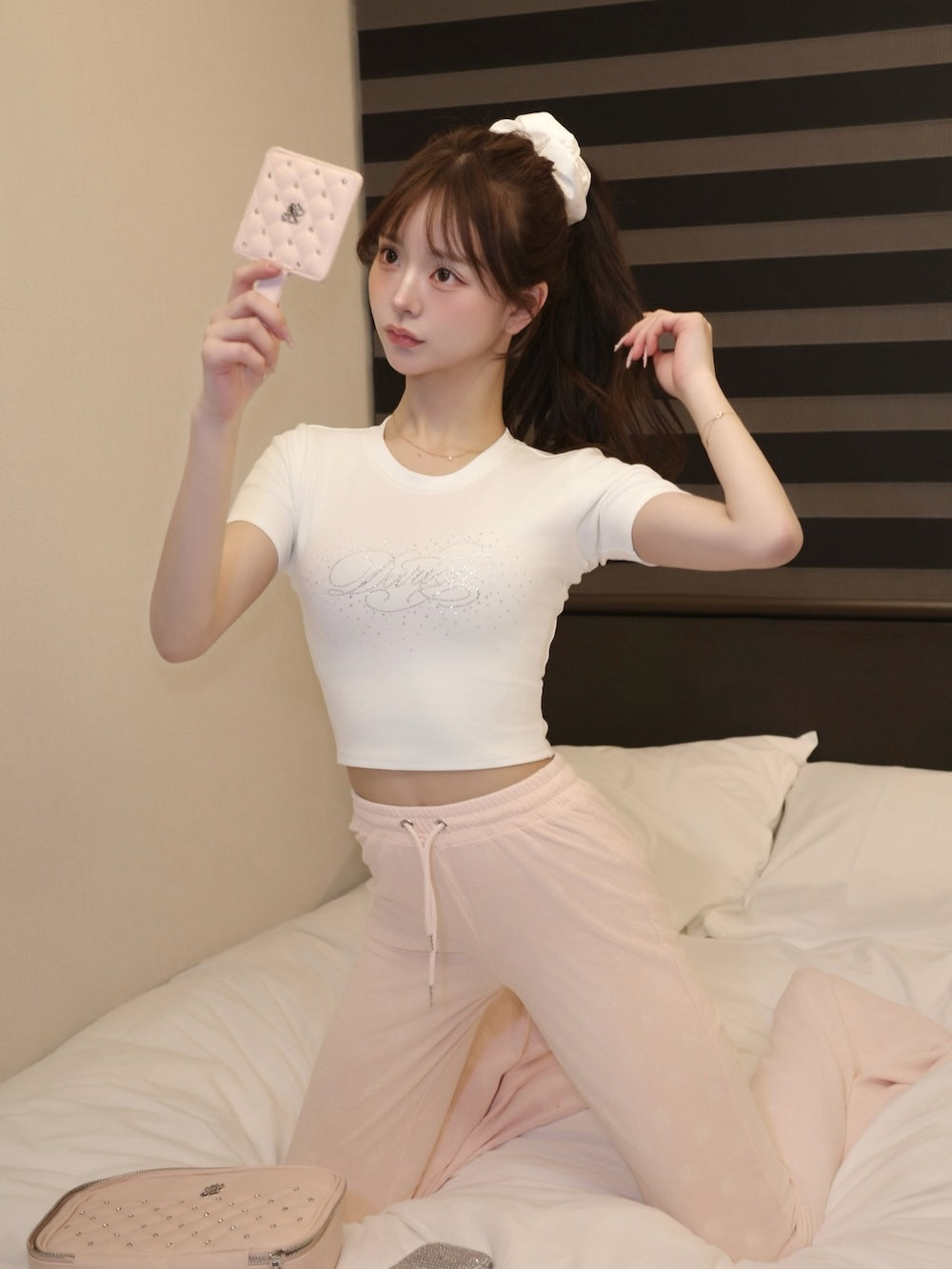 Darich ダーリッチ ロゴビジューエンジェルモチーフTシャツ　ブラック 黒 ロゴビジューエンジェルモチーフTシャツ – Darich