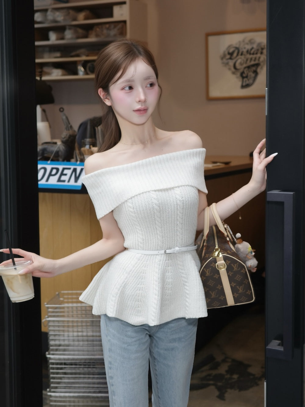 モデル：158cm（着用サイズ：FREE　着用カラー：IVO）