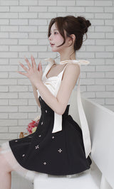 モデル：158cm（着用サイズ：FREE　着用カラー：BLK）