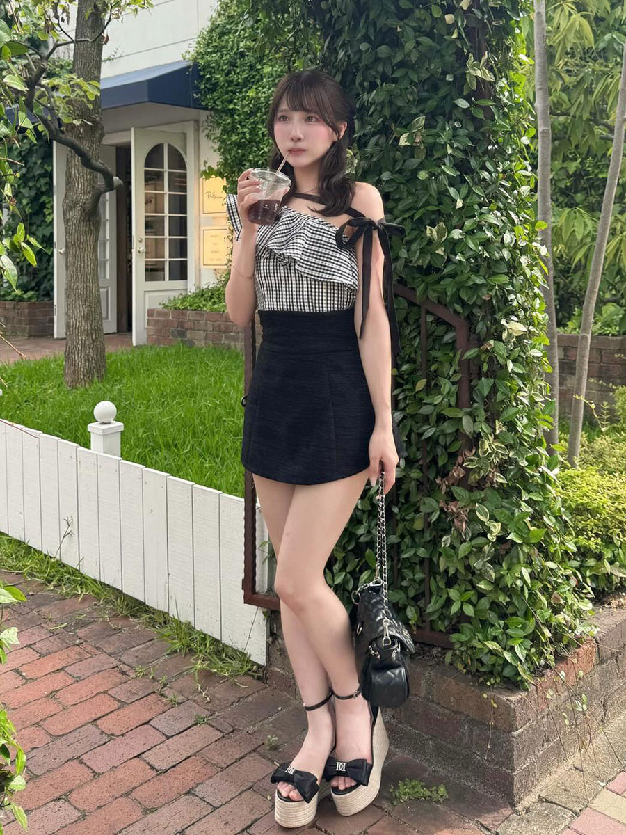 モデル：162cm（着用サイズ：FREE　着用カラー：BLK）