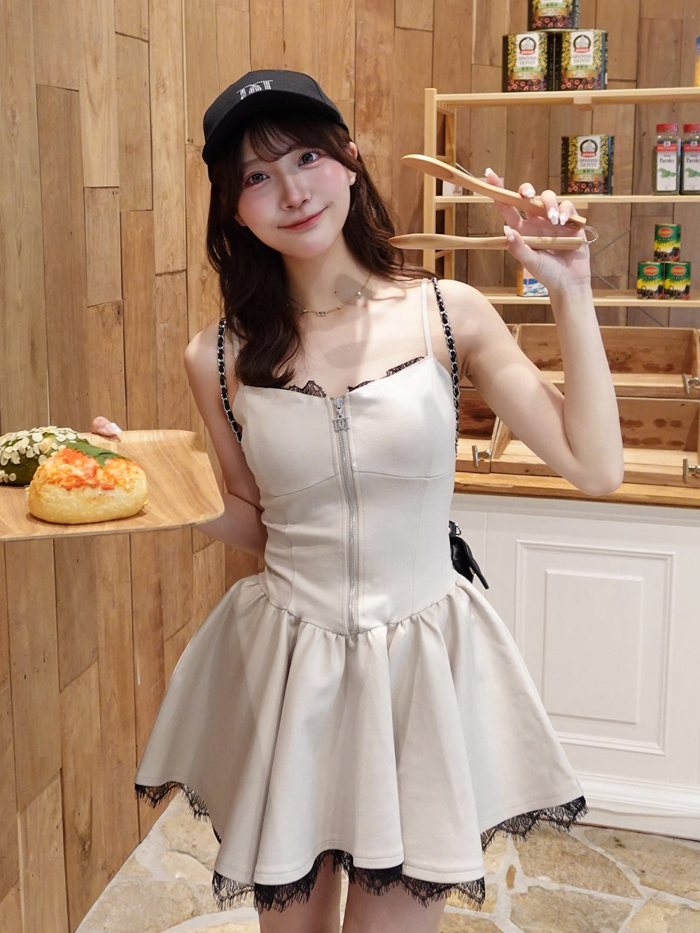 モデル：162cm（着用サイズ：FREE　着用カラー：BEG）