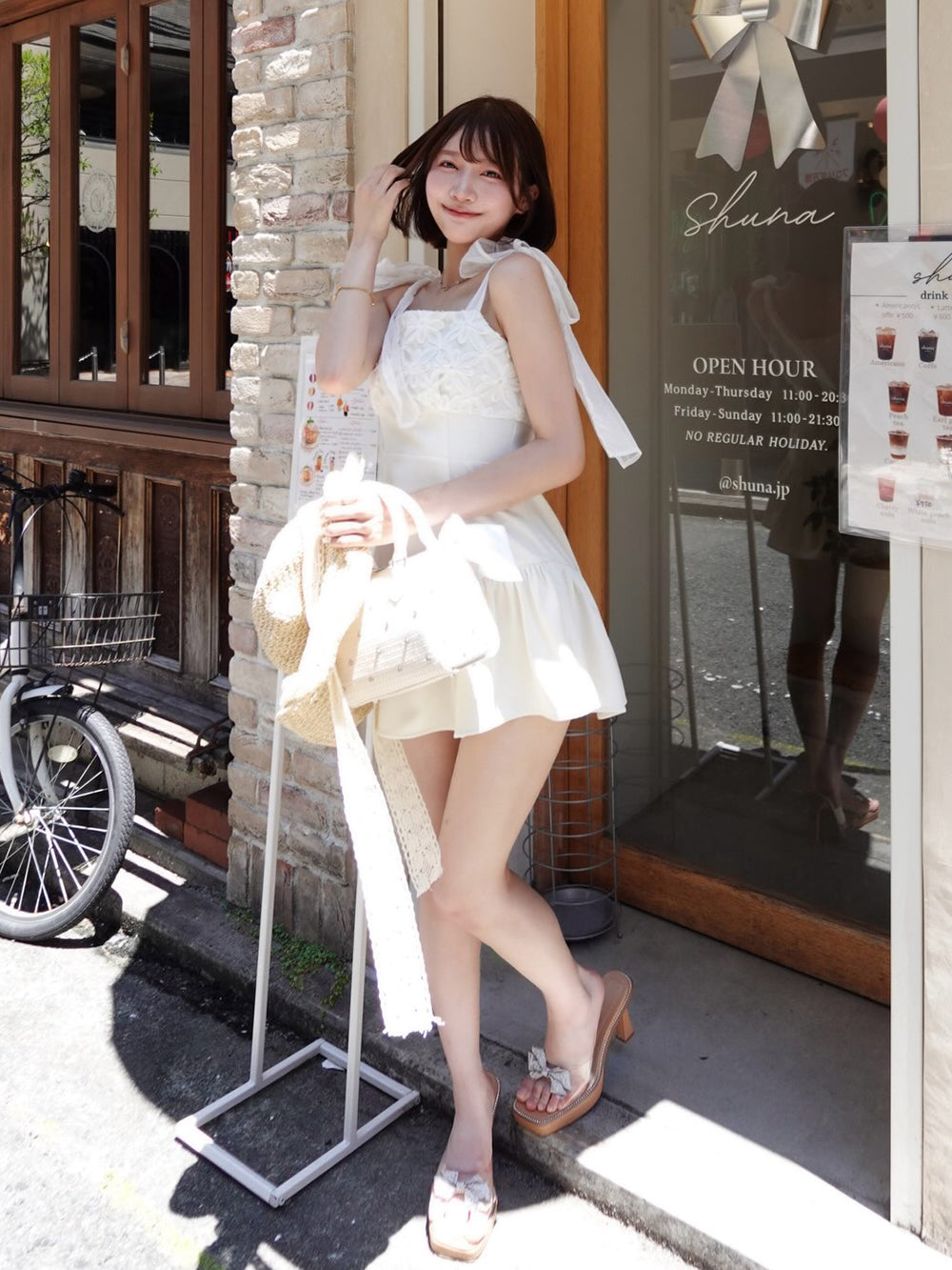 フラワーモチーフリボンミニワンピース