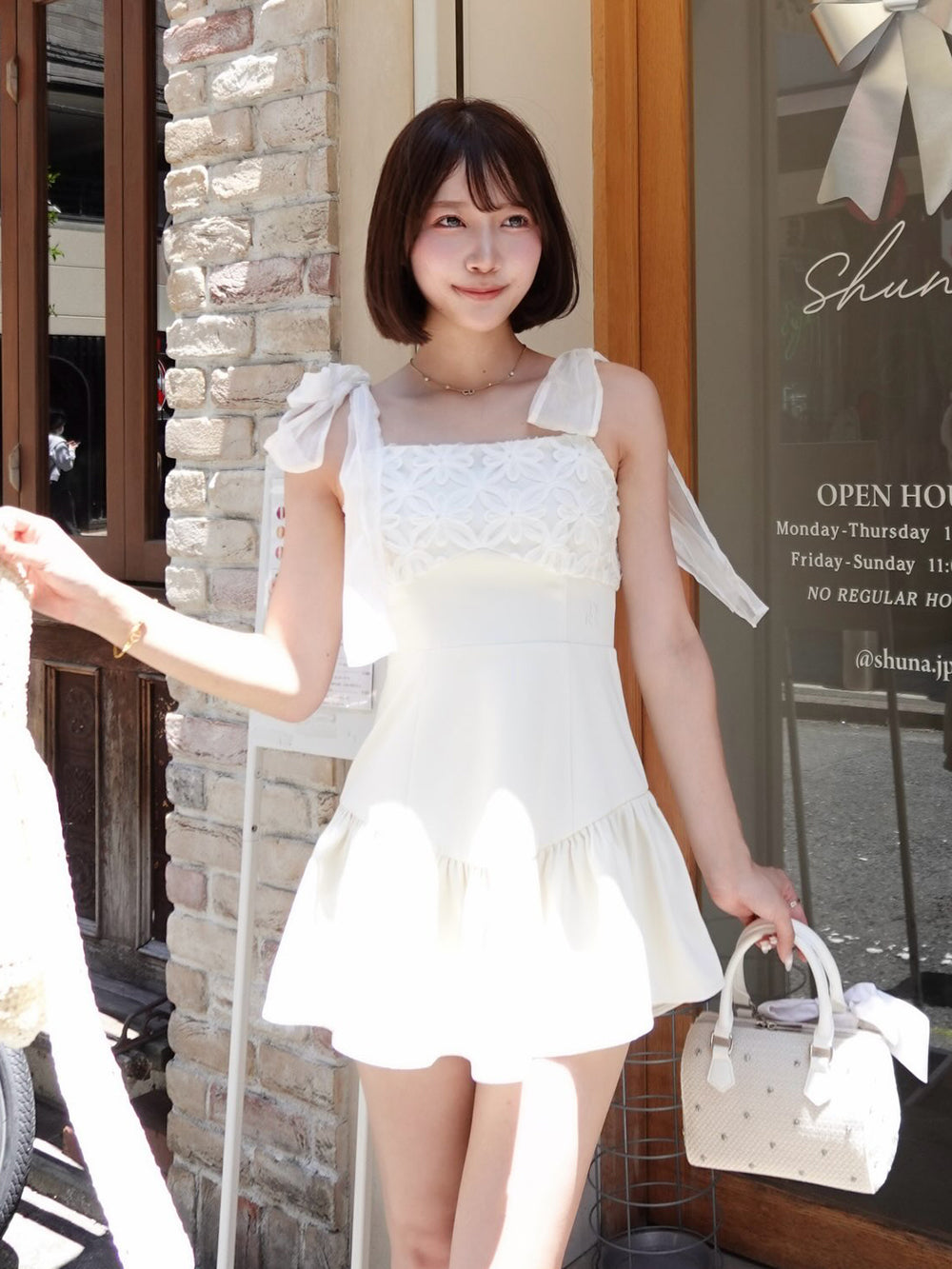 フラワーモチーフリボンミニワンピース