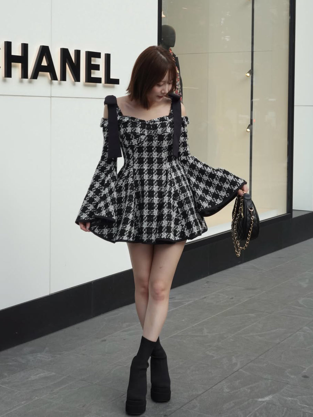 モデル：162cm（着用サイズ：FREE　着用カラー：BLK）