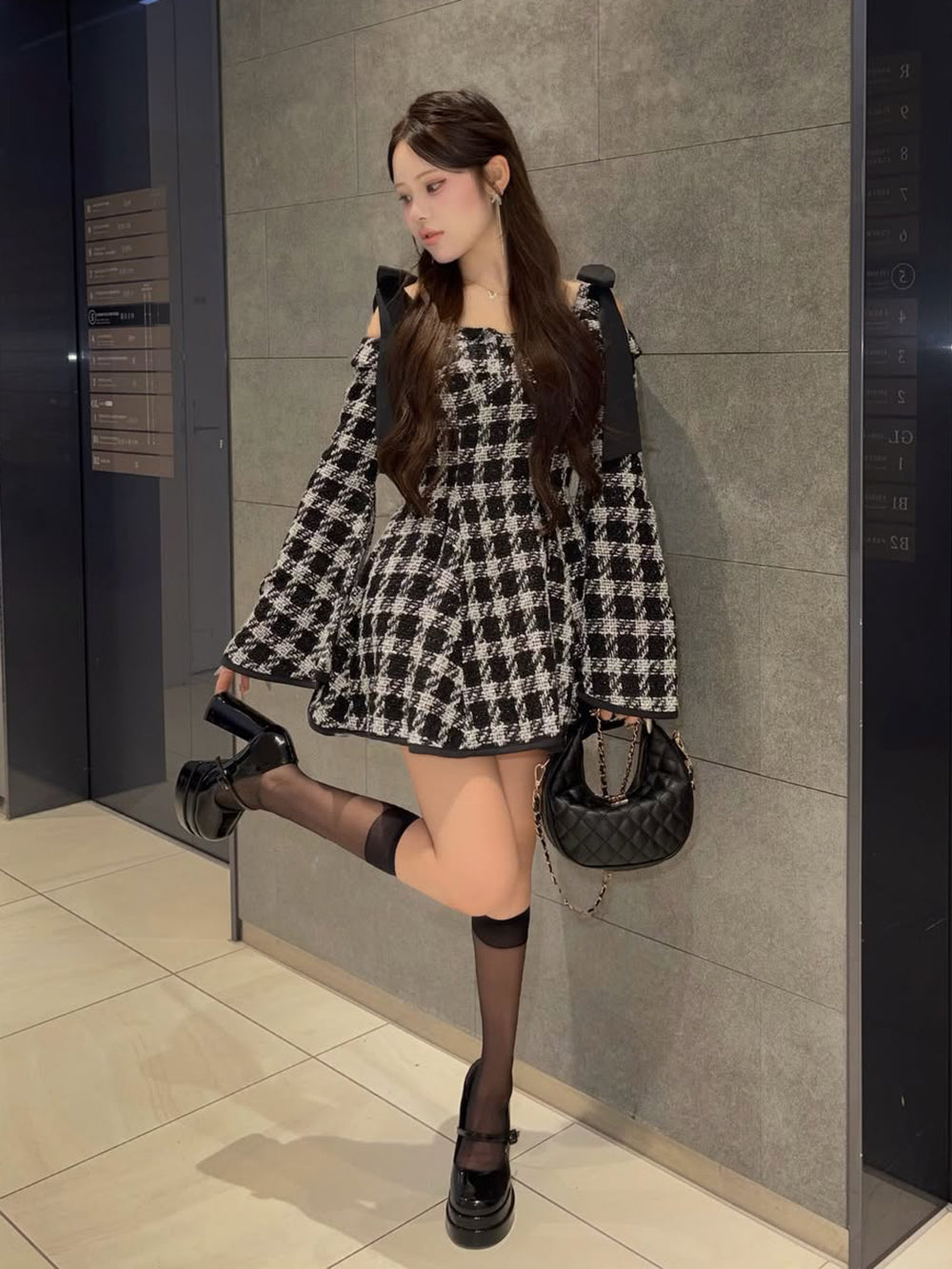 モデル：157cm（着用サイズ：FREE　着用カラー：BLK）