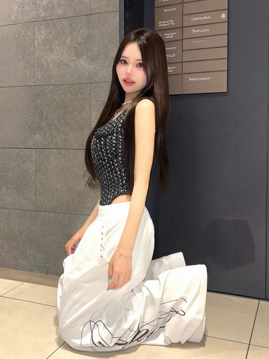 モデル：157cm（着用サイズ：FREE　着用カラー：BLK）