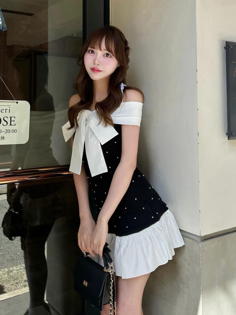 パールビジューオフショルフリルニットミニワンピース