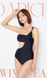 モデル：166cm（着用サイズ：FREE　着用カラー：BLK）