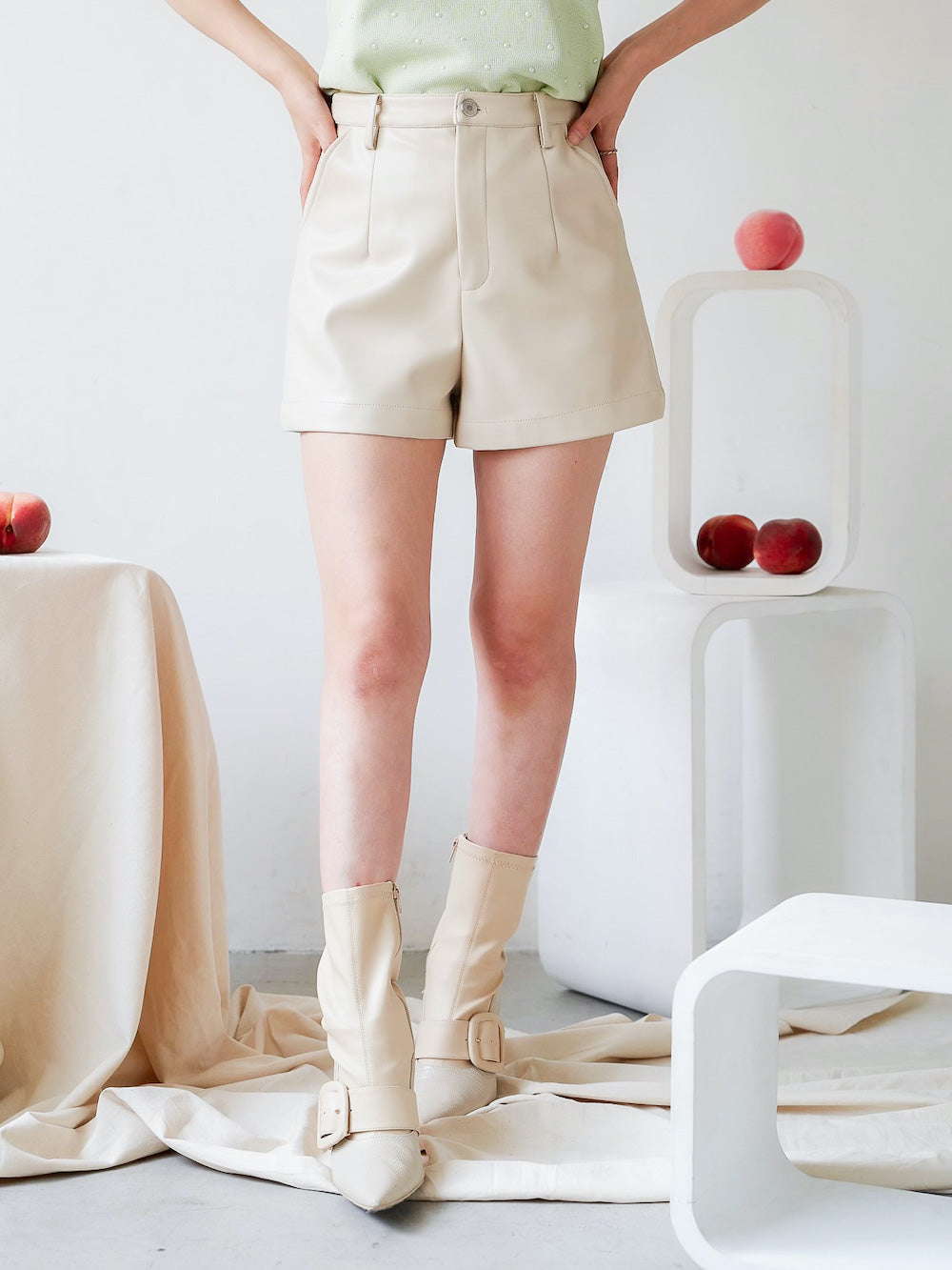 フェイクレザーショートパンツ