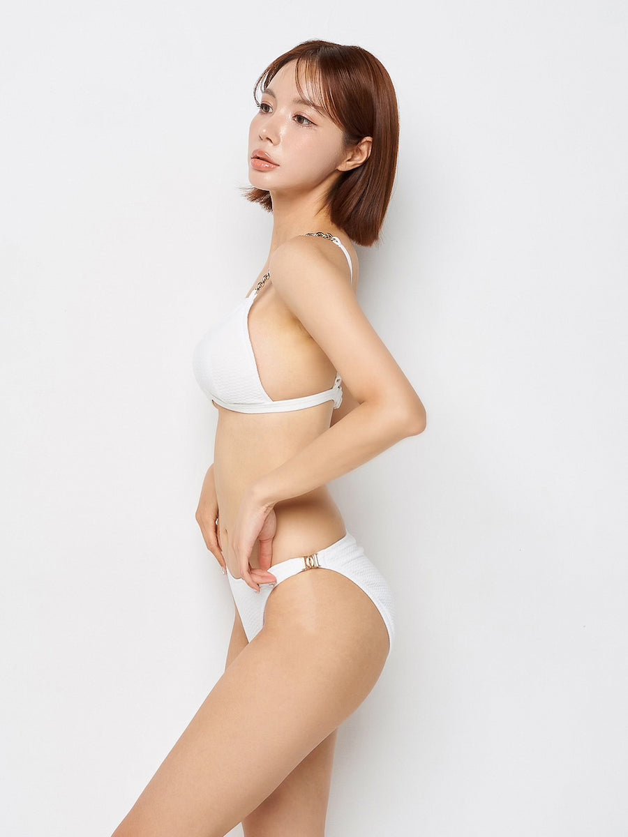 モデル：166cm（着用サイズ：FREE　着用カラー：WHT）