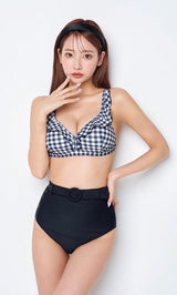 モデル：160cm（着用サイズ：FREE　着用カラー：BLK）