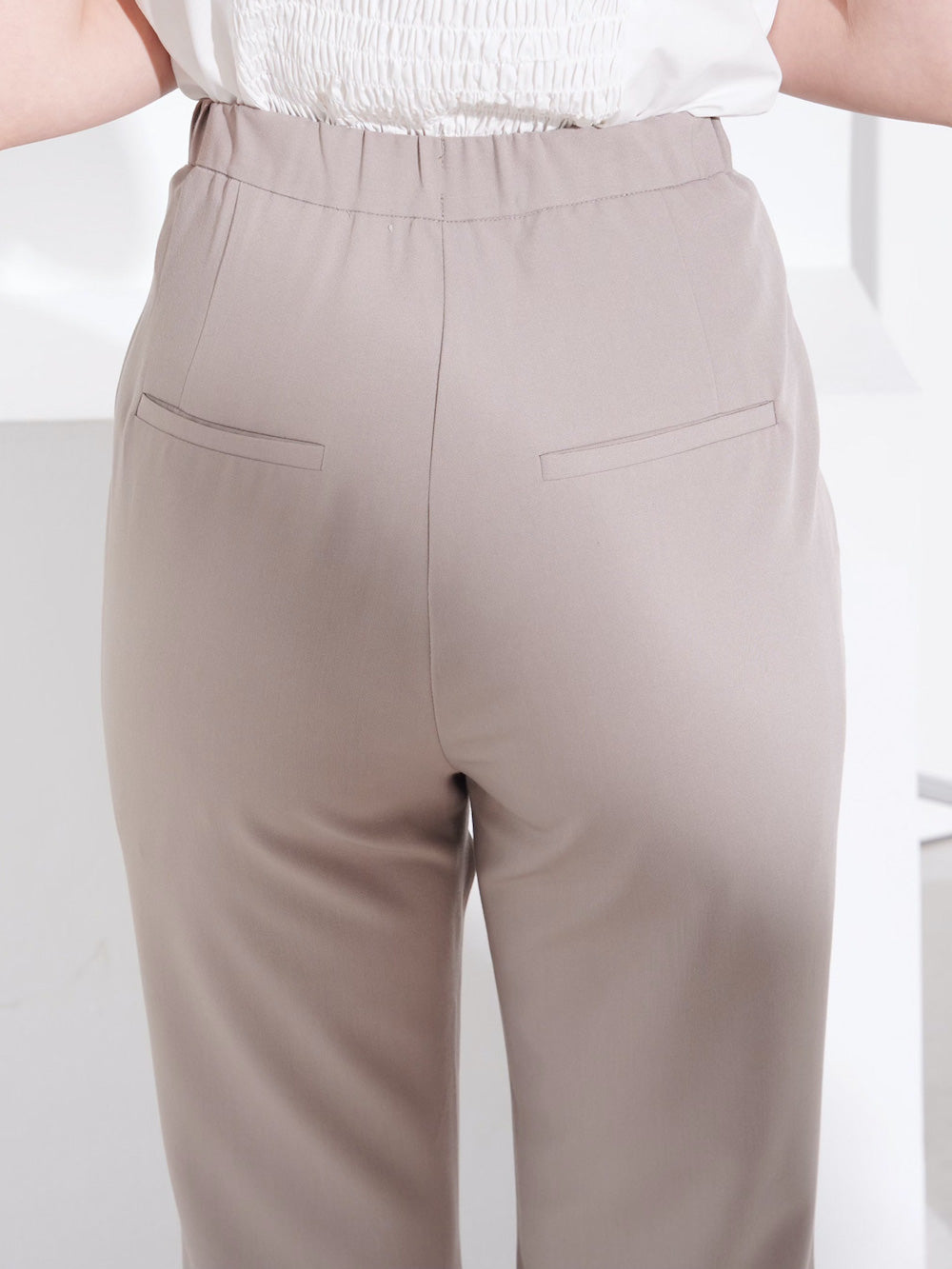 ポイントデザインストレートパンツ